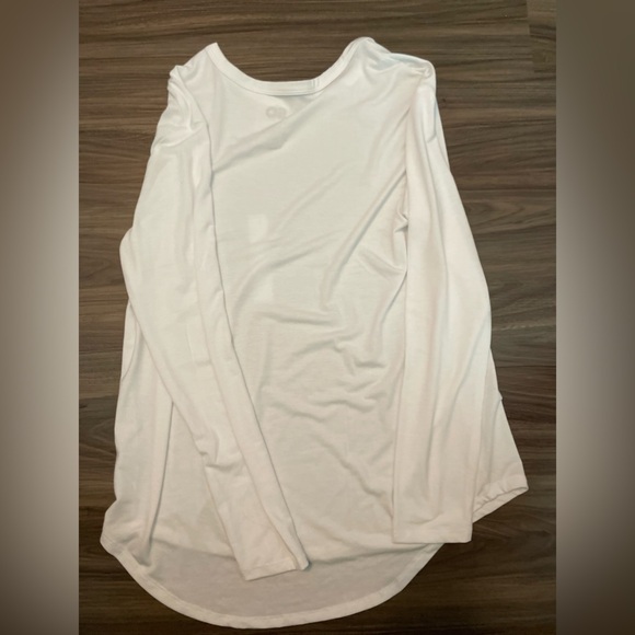 SO Women's Classic White Long Sleeve Tee Soft and Cozy Size L -NWT - Picture 5 of 5